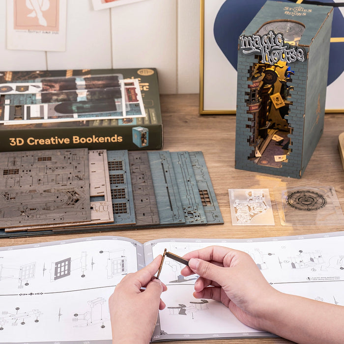 Book Nook Holzbausatz – Zaubergasse