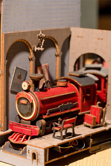 Book Nook Holzbausatz – Zeitreise