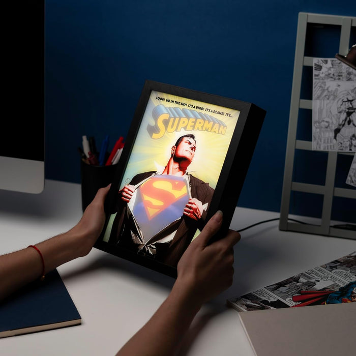 23334_superman-imagen-LED-con-marco-action.jpg