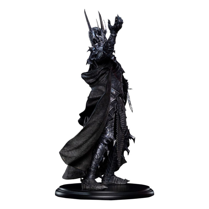 Estatua de El Señor de los Anillos: Sauron forjando el Anillo