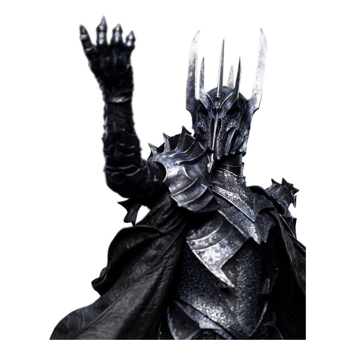Estatua de El Señor de los Anillos: Sauron forjando el Anillo