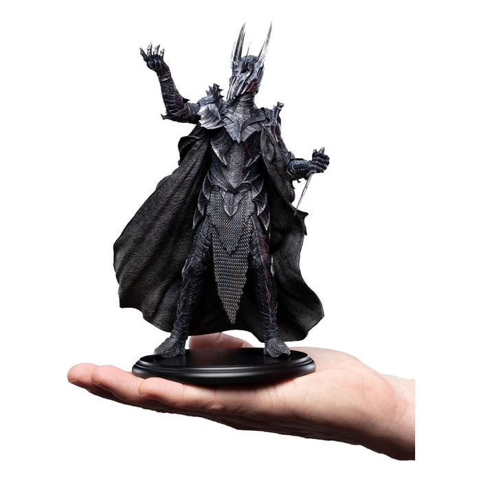 Estatua de El Señor de los Anillos: Sauron forjando el Anillo